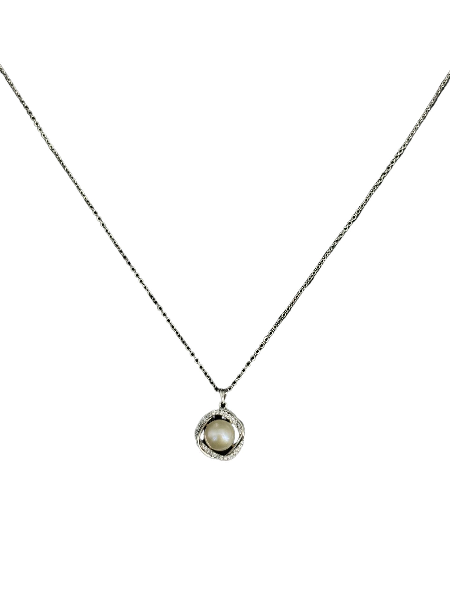 Camellia design pearl necklace