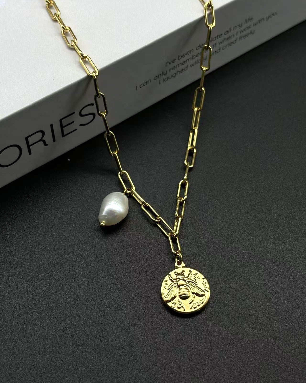 Retro round brand design pearl pendant