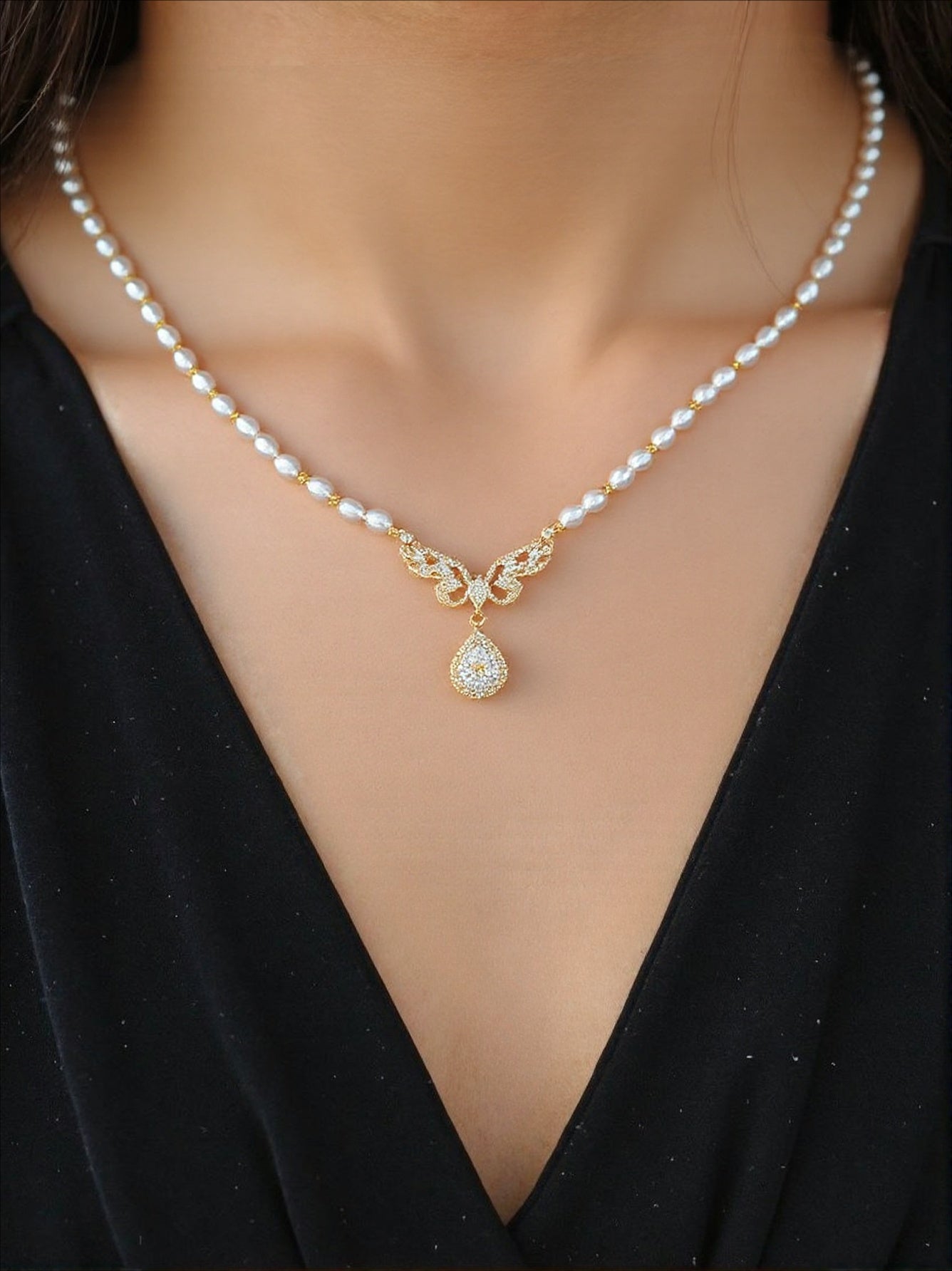 Natural water drop pearl necklace