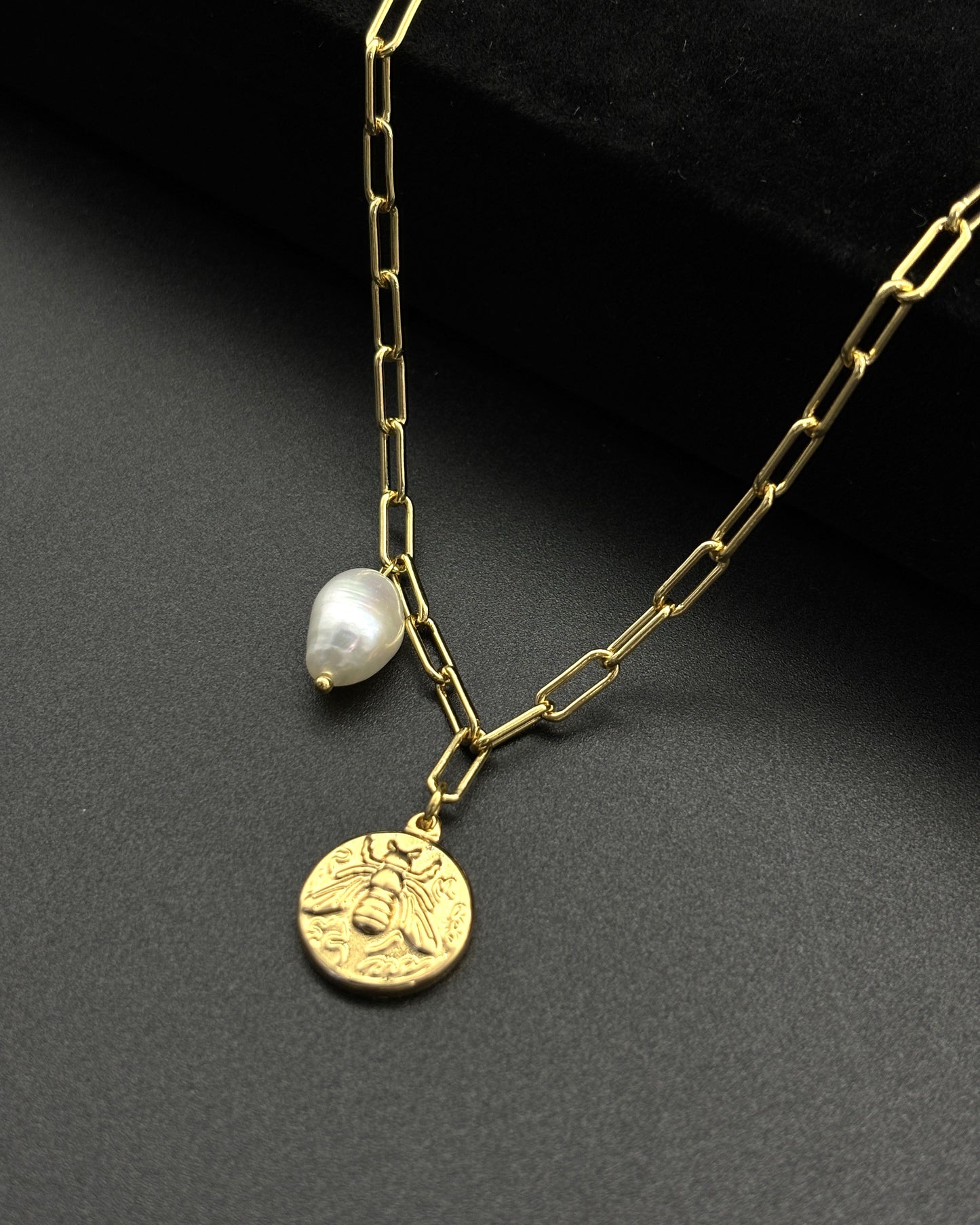 Retro round brand design pearl pendant