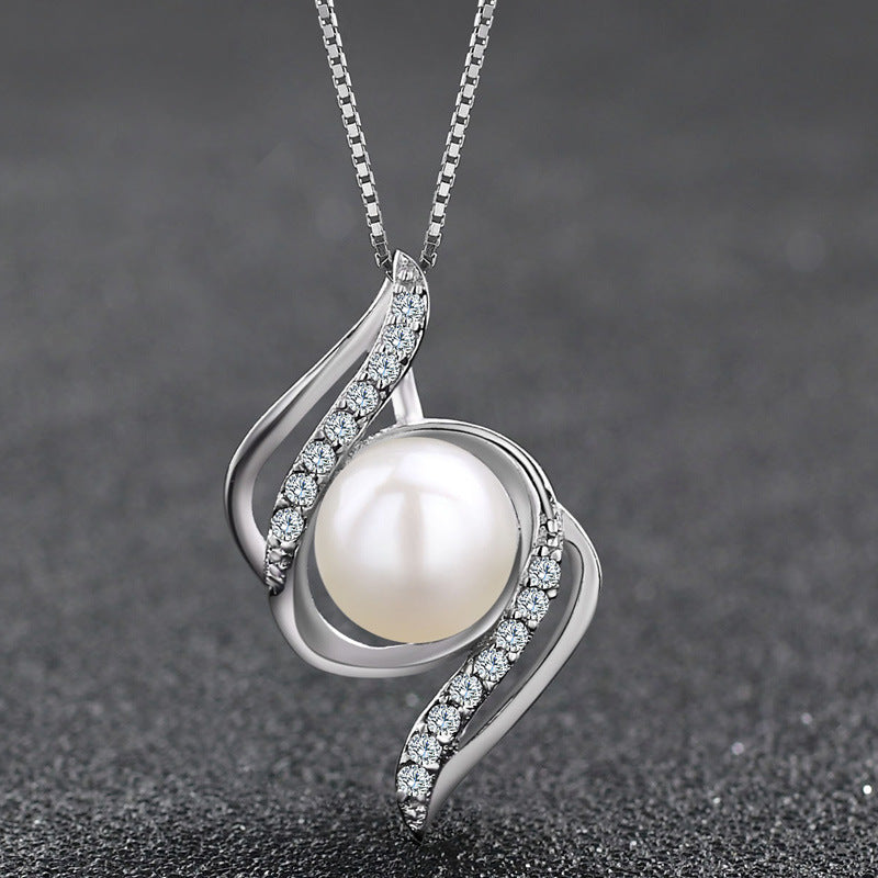 Water drop type natural pearl necklace
