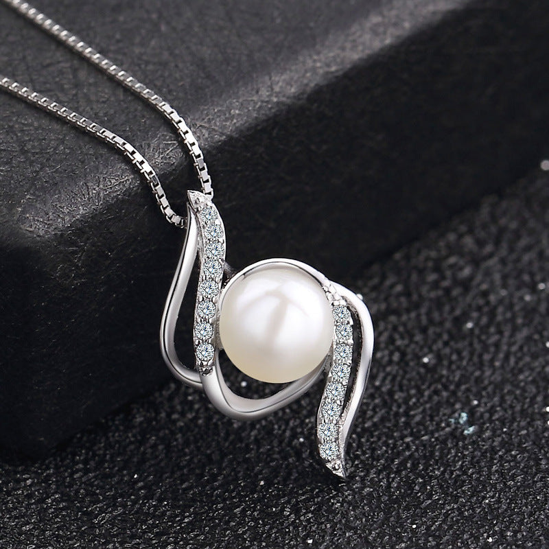 Water drop type natural pearl necklace