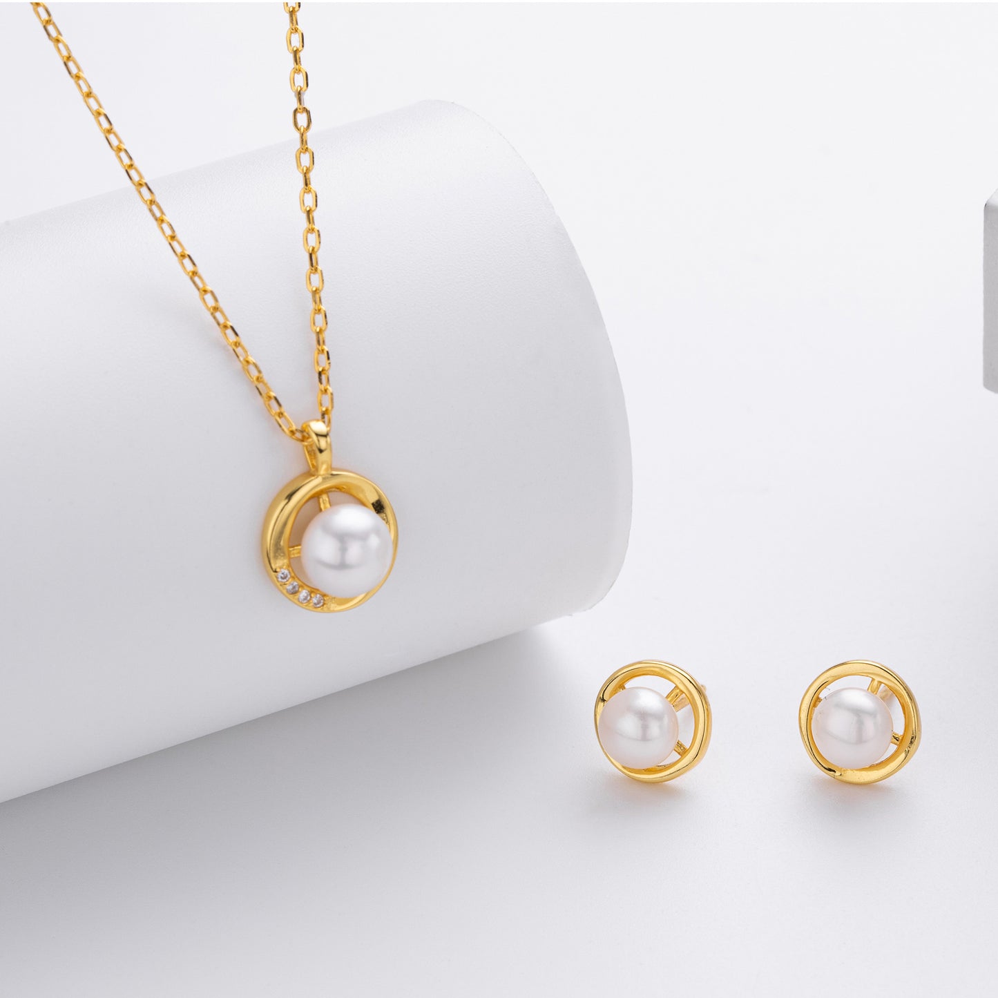 Natural Pearl Fashion Design Silver Necklace