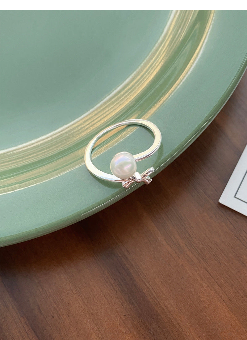 Bow pearl ring