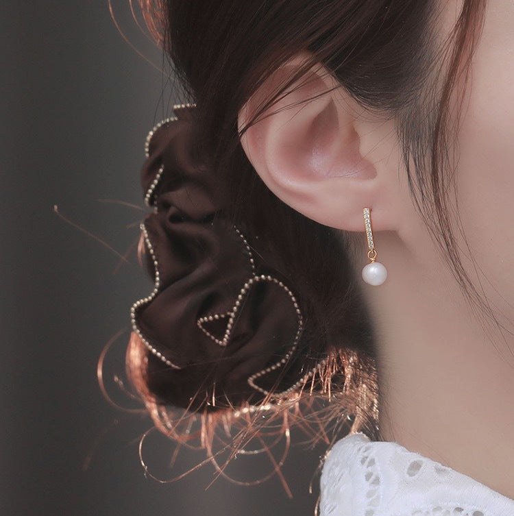 Simple design fringed pearl stud earrings