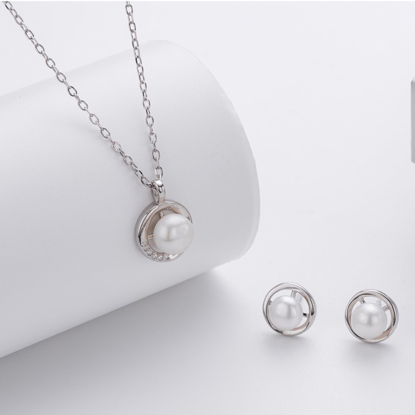 Natural Pearl Fashion Design Silver Necklace