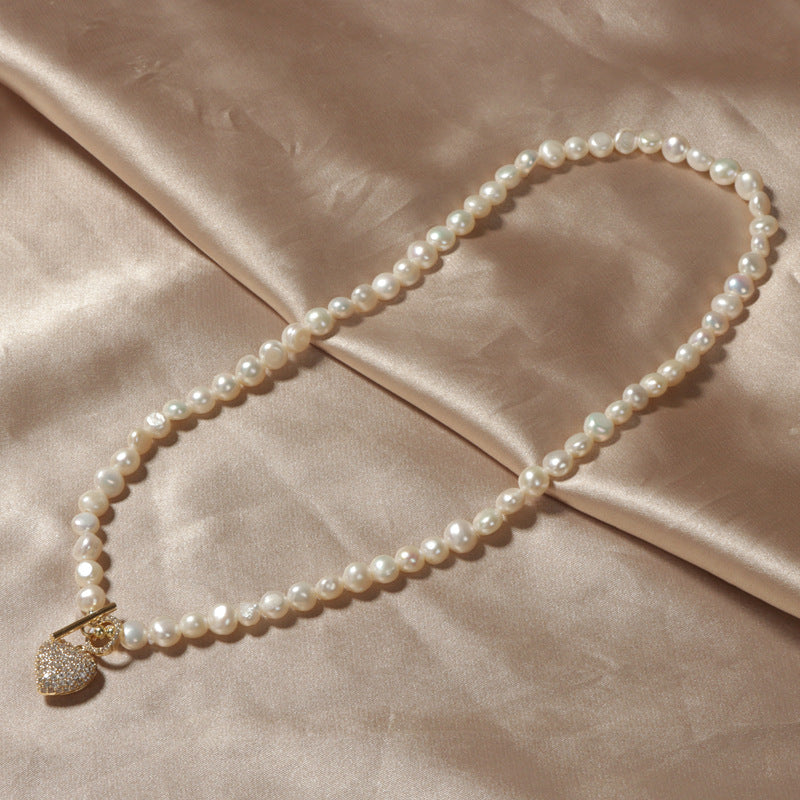 Love pendant design pearl necklace