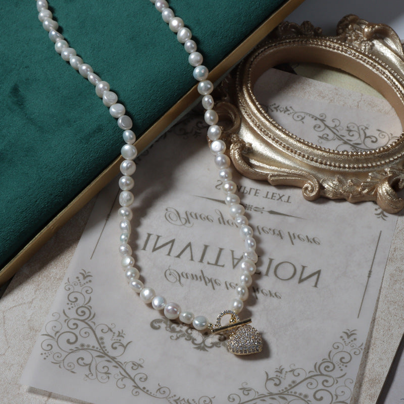 Love pendant design pearl necklace