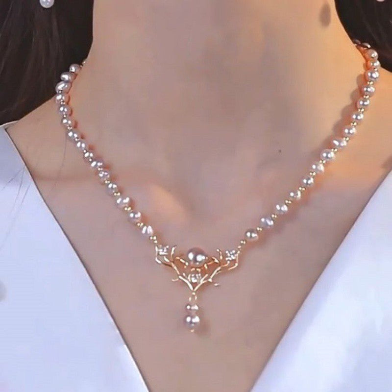 Design Antlers Shaped Pearl Necklace
