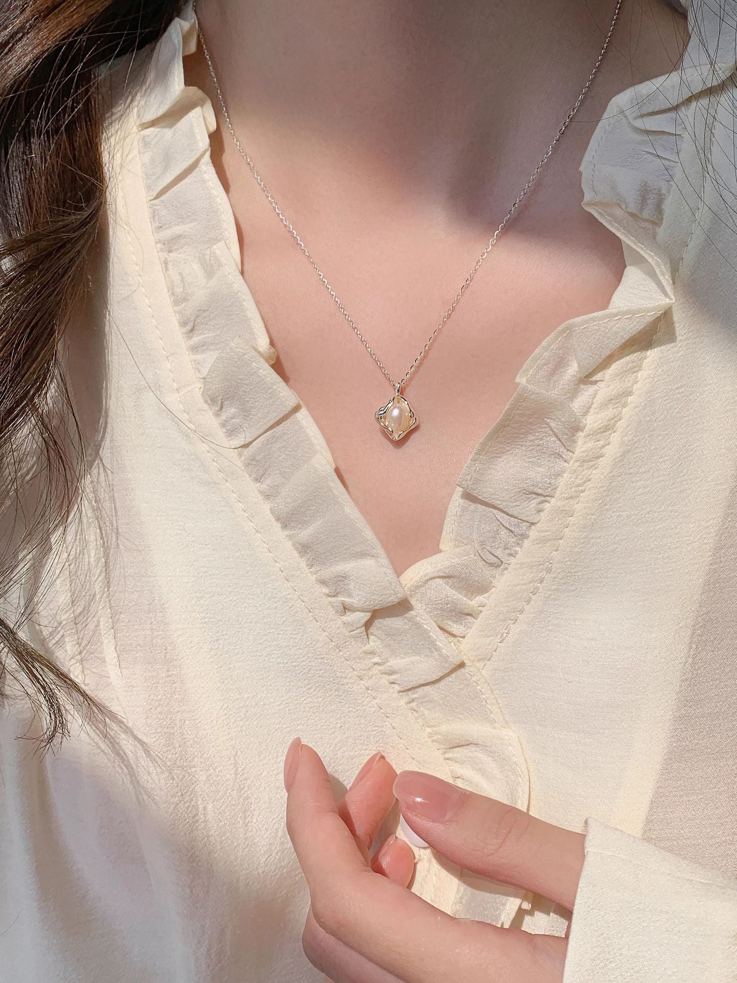 Package Geometric Design Pearl Hoisting