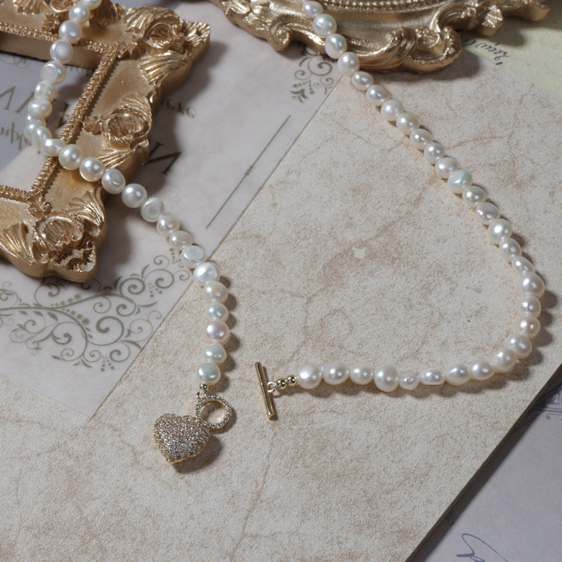 Love pendant design pearl necklace