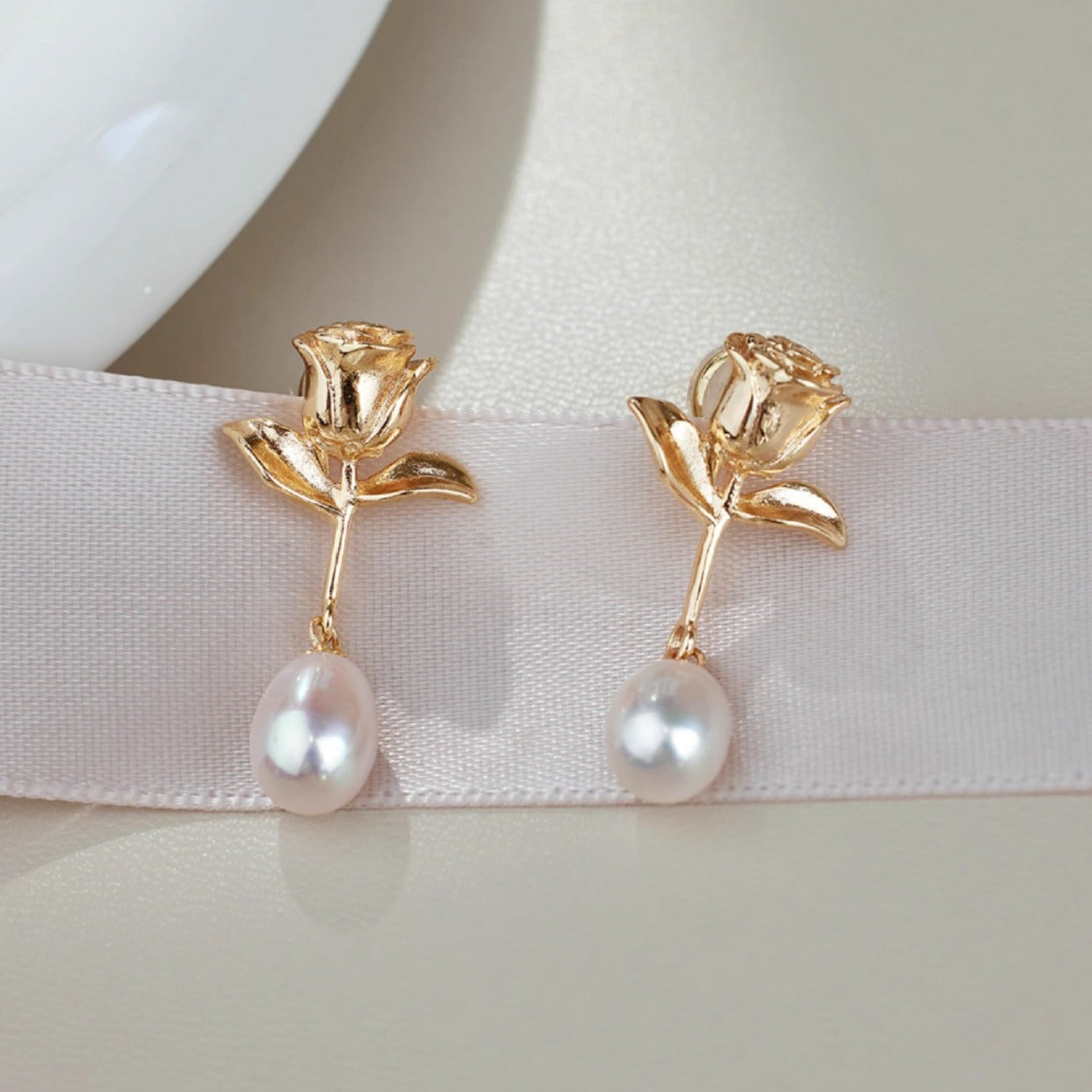 Rose Design Pearl Earrings