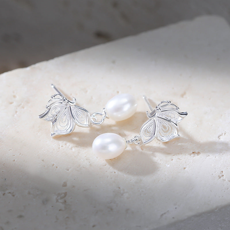 Retro light luxury butterfly design pearl stud earrings