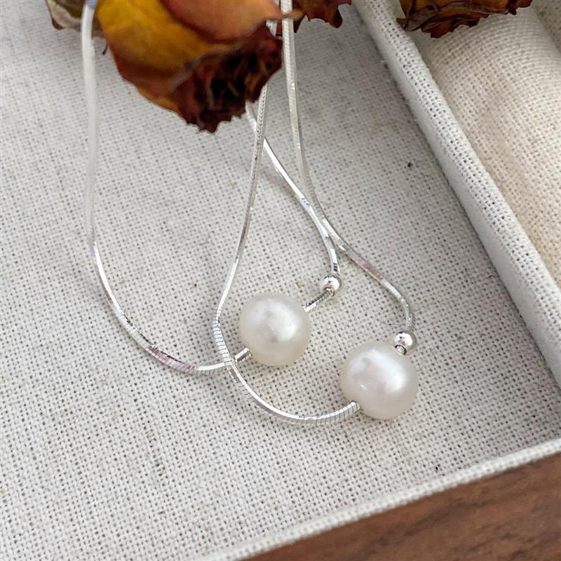 Simple design pearl necklace
