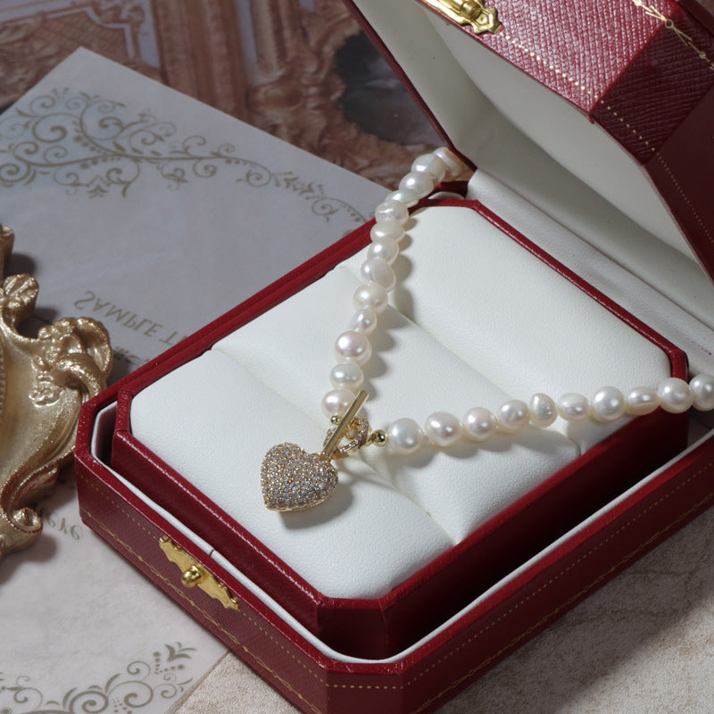 Love pendant design pearl necklace
