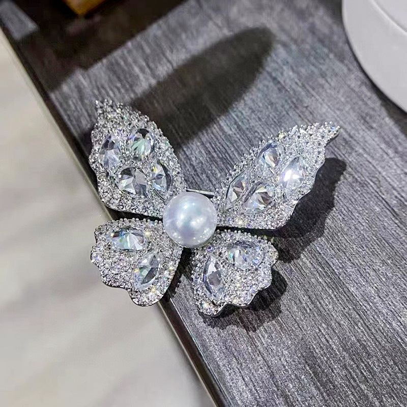 Xiaoxiangfeng Natural Pearl Butterfly Design Brooch
