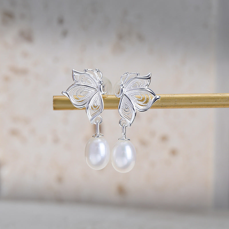 Retro light luxury butterfly design pearl stud earrings