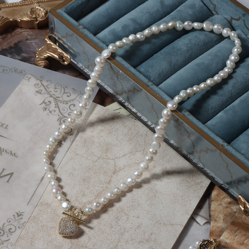Love pendant design pearl necklace