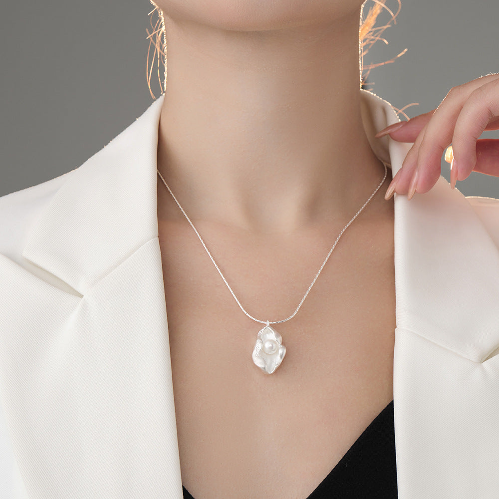 Design natural pearl light luxury collarbone chain