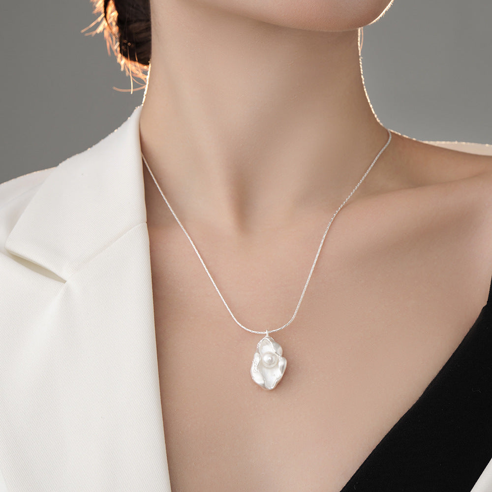 Design natural pearl light luxury collarbone chain