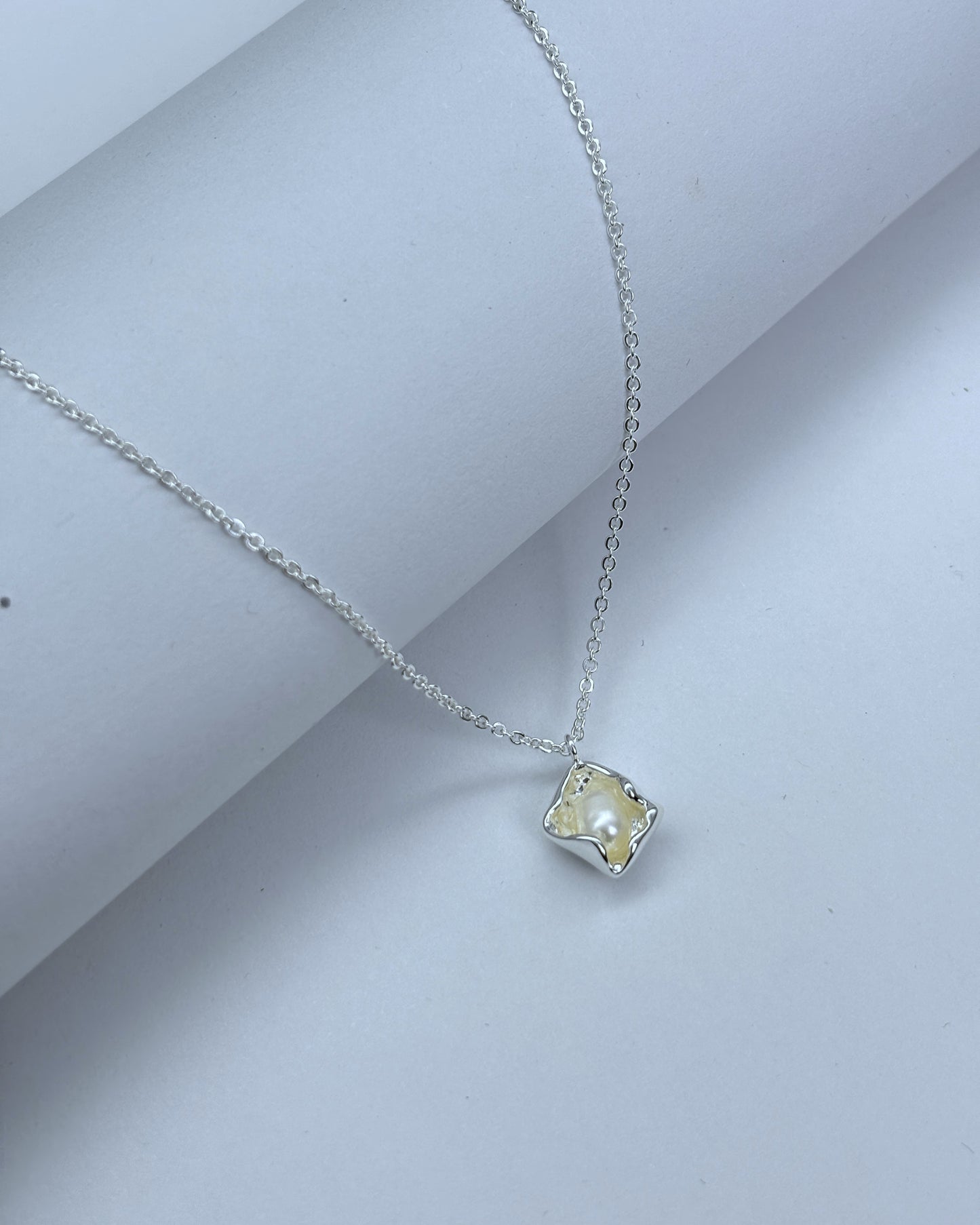 Package Geometric Design Pearl Hoisting