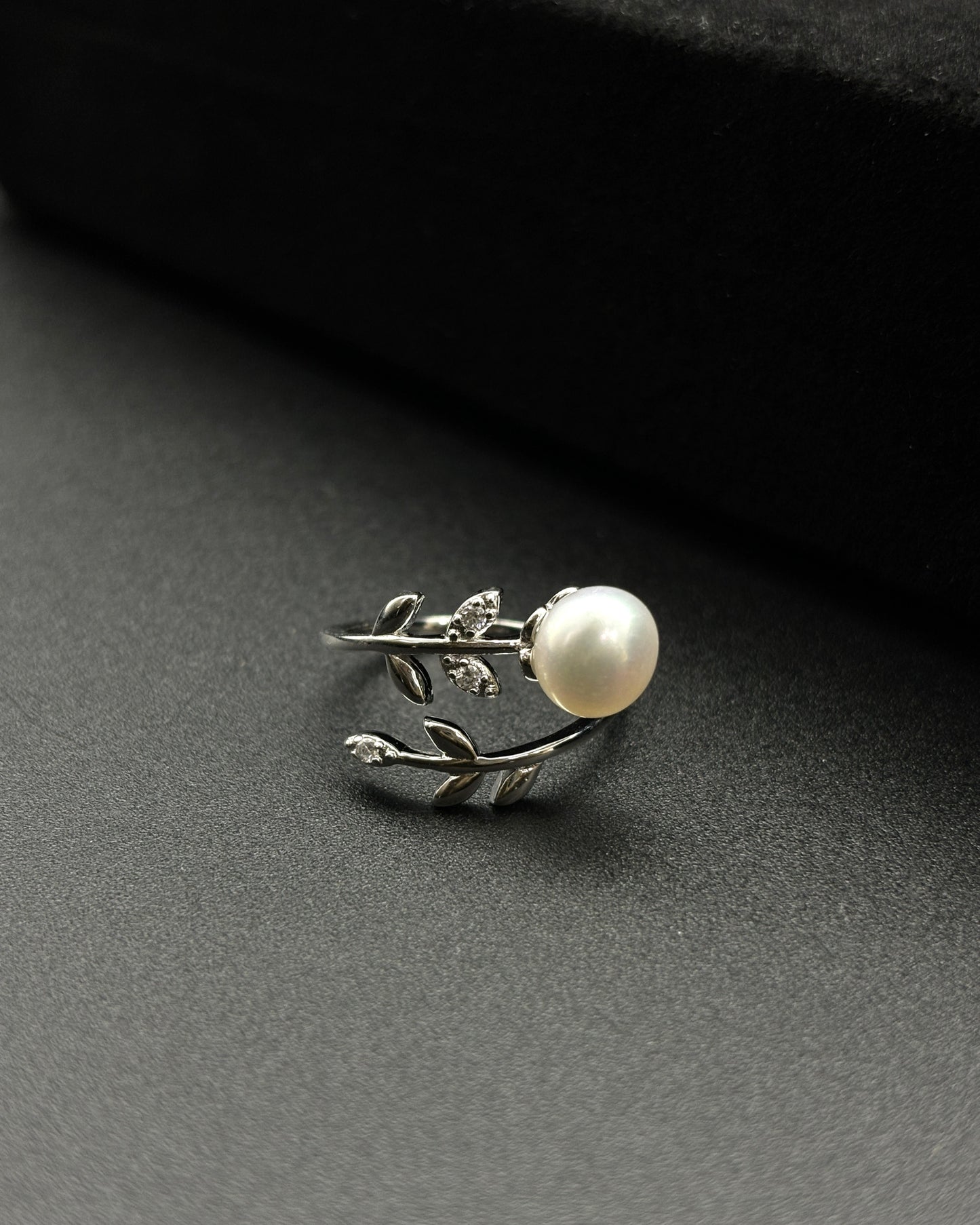 Flower Design Pearl Ring