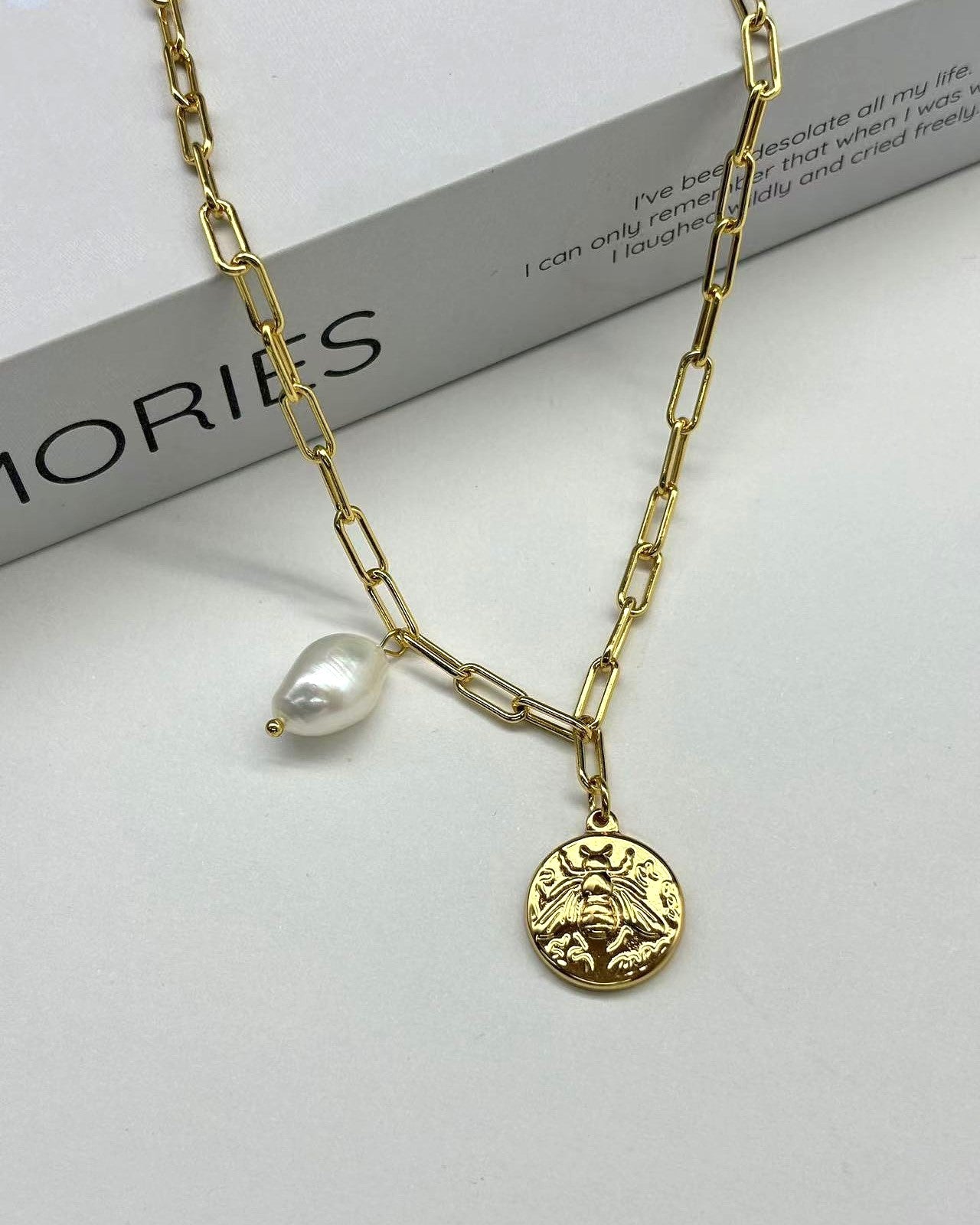 Retro round brand design pearl pendant