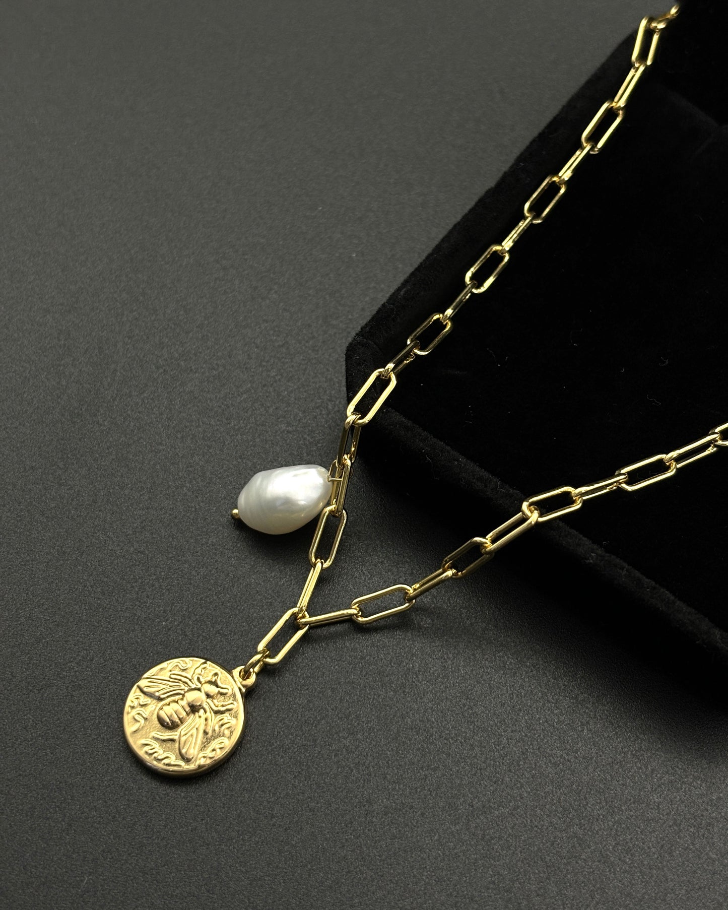 Retro round brand design pearl pendant