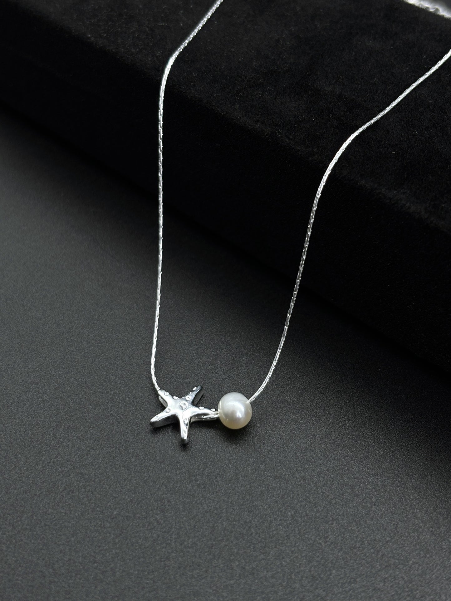 Starfish design pearl necklace