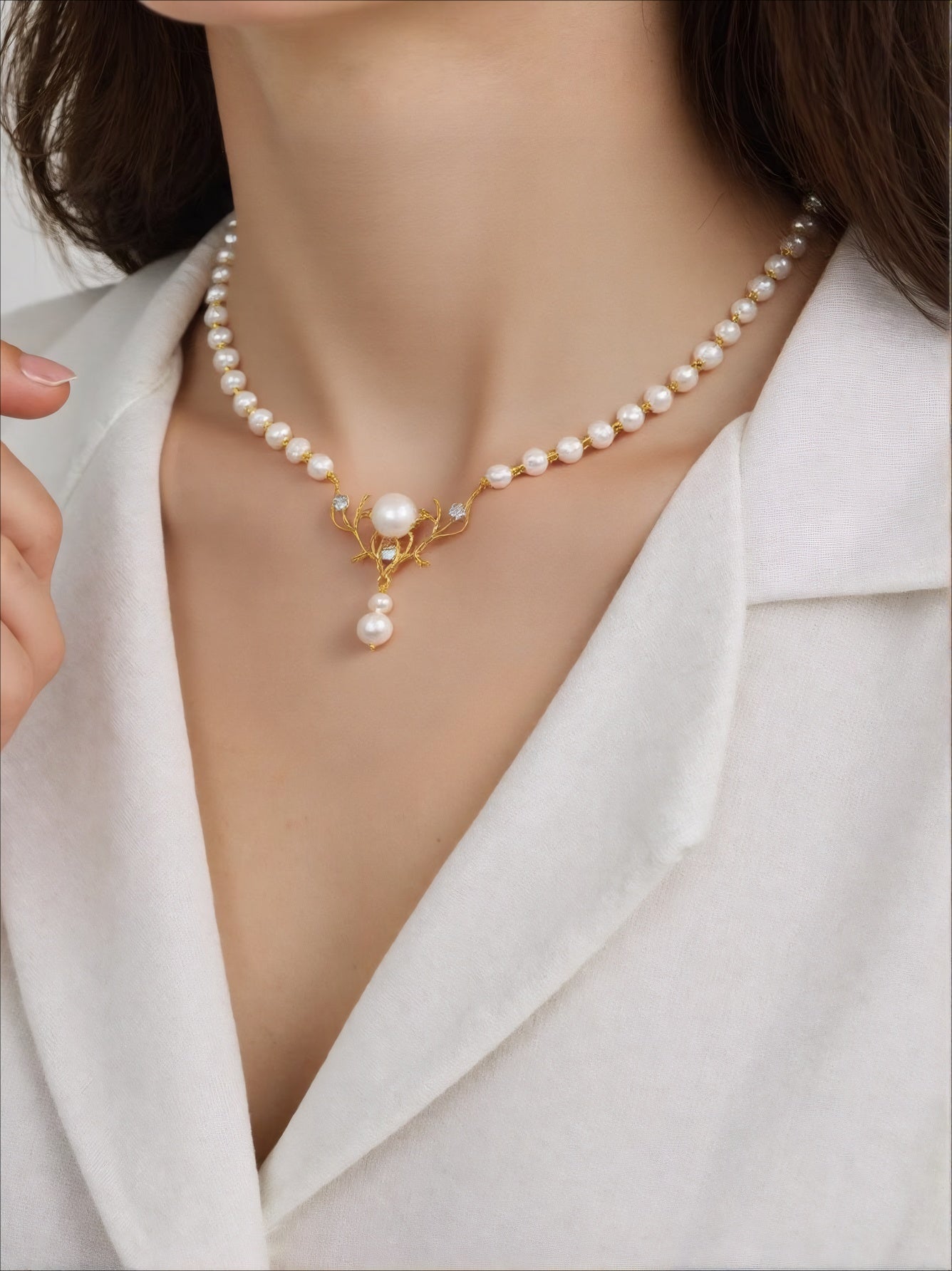 Design Antlers Shaped Pearl Necklace