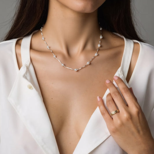 Wave pearl necklace