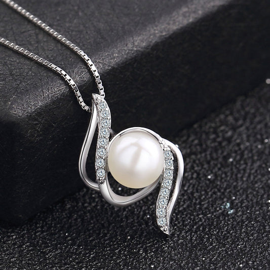 Water drop type natural pearl necklace