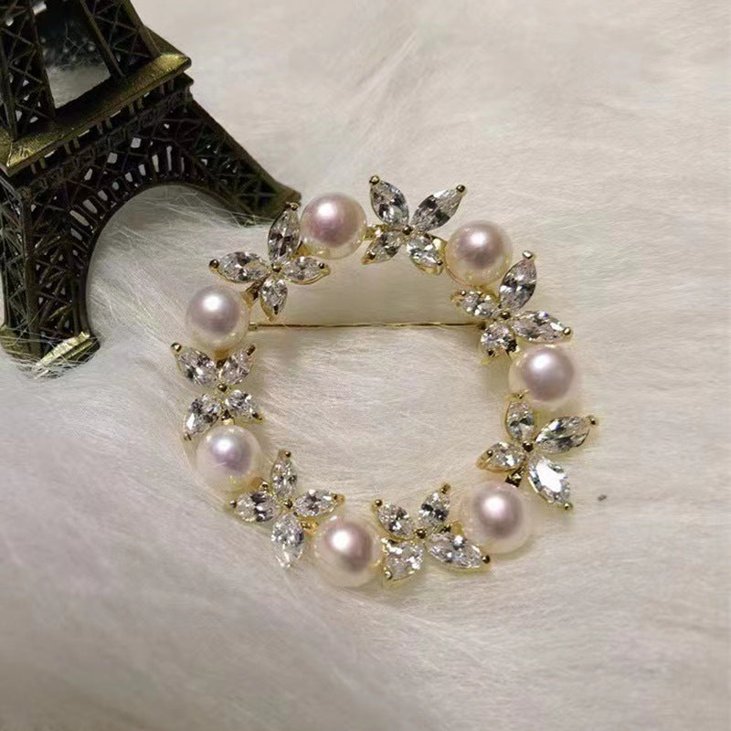 Natural steamed bread pearl garland brooch