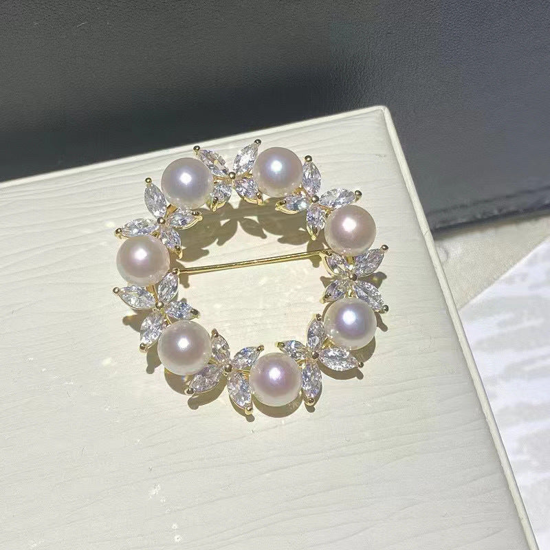 Natural steamed bread pearl garland brooch