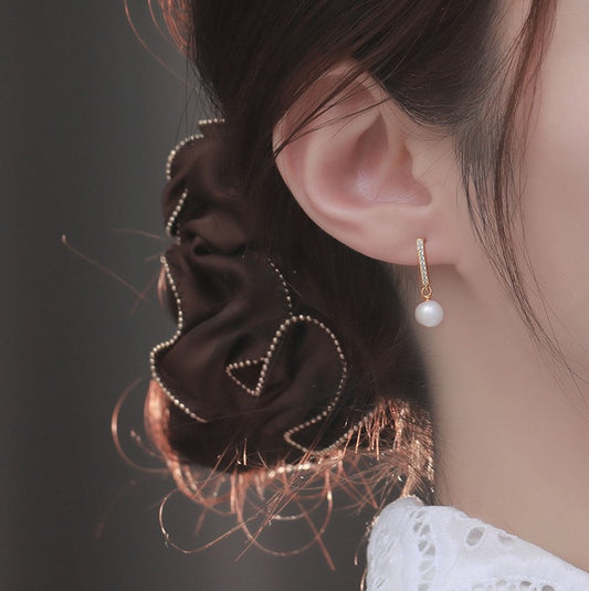 Simple design fringed pearl stud earrings