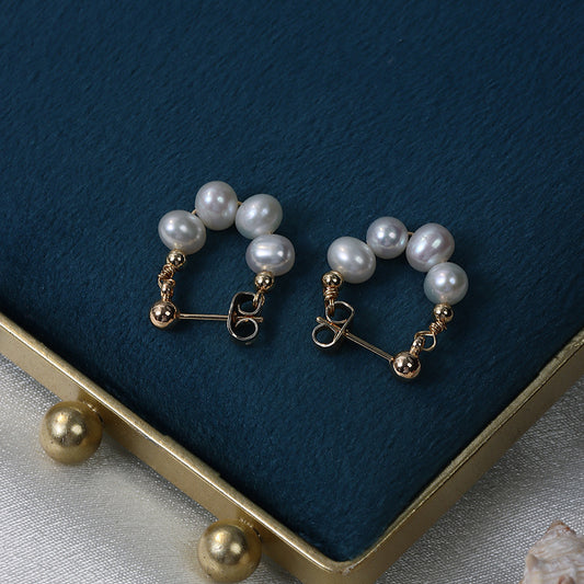 One pair of freshwater pearl earrings.