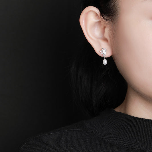 Retro light luxury butterfly design pearl stud earrings