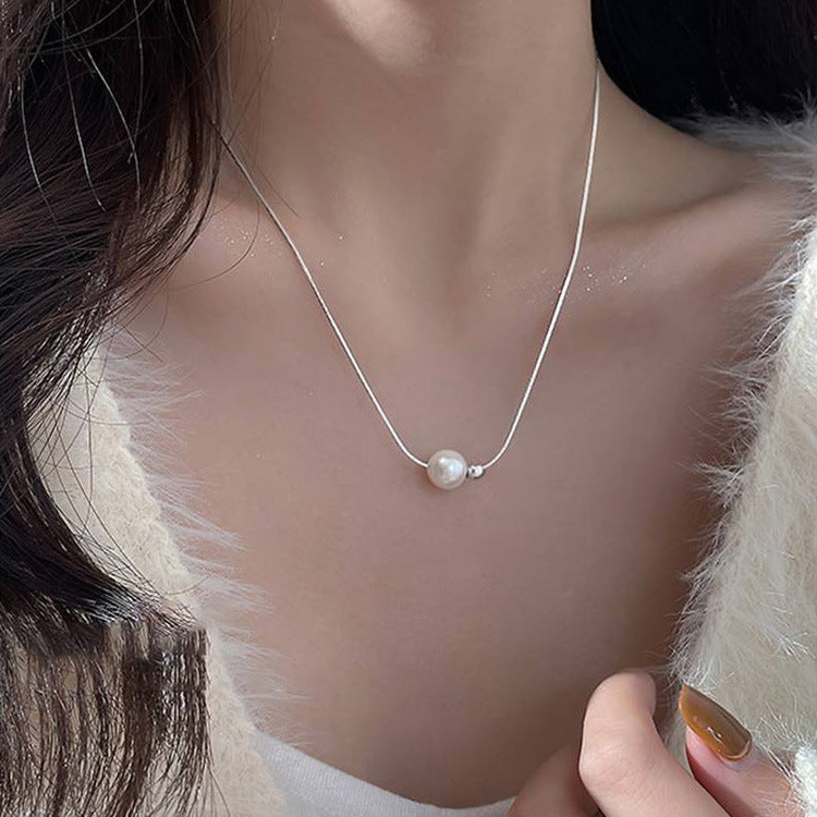 Simple design pearl necklace