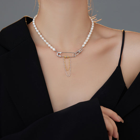 Pattern horseshoe buckle back pin pearl necklace